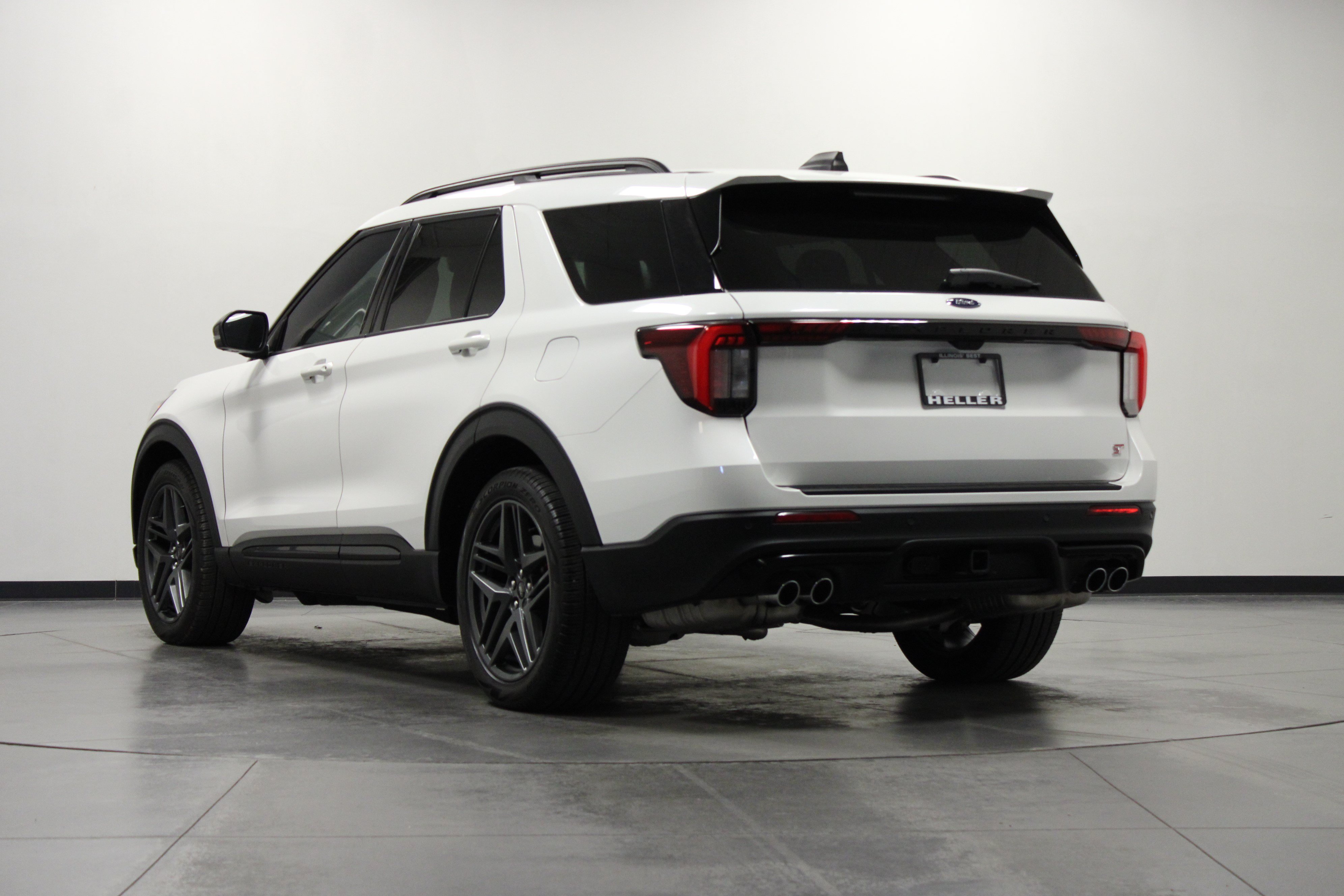 Used 2025 Ford Explorer ST AWD/4WD image 6