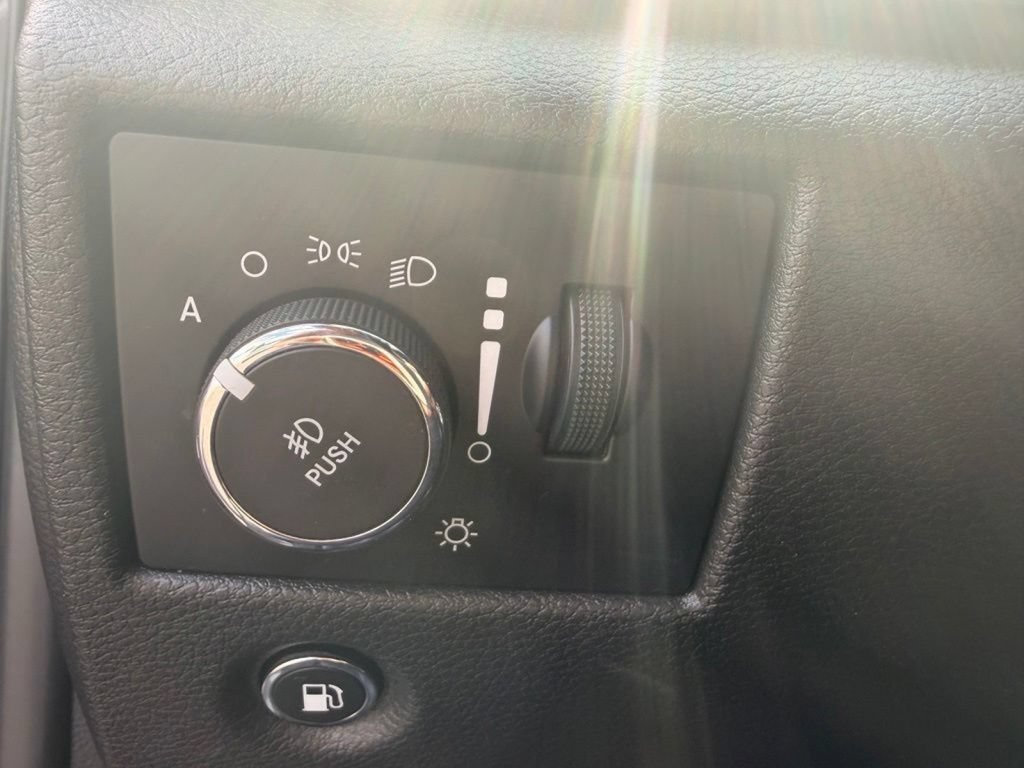 Used 2017 Jeep Grand Cherokee Altitude AWD/4WD image 8