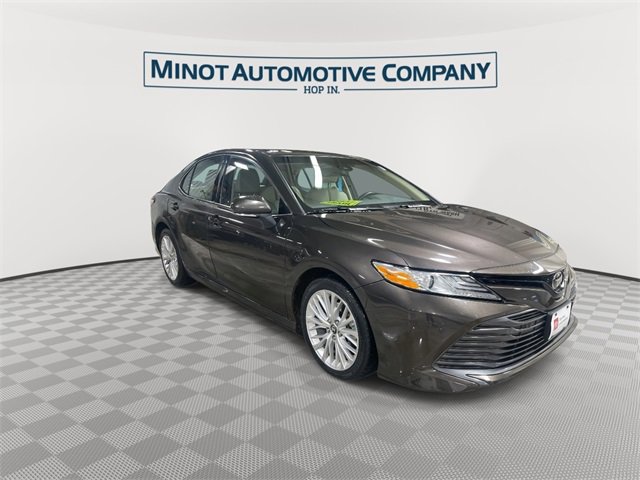 Used 2018 Toyota Camry XLE image 2