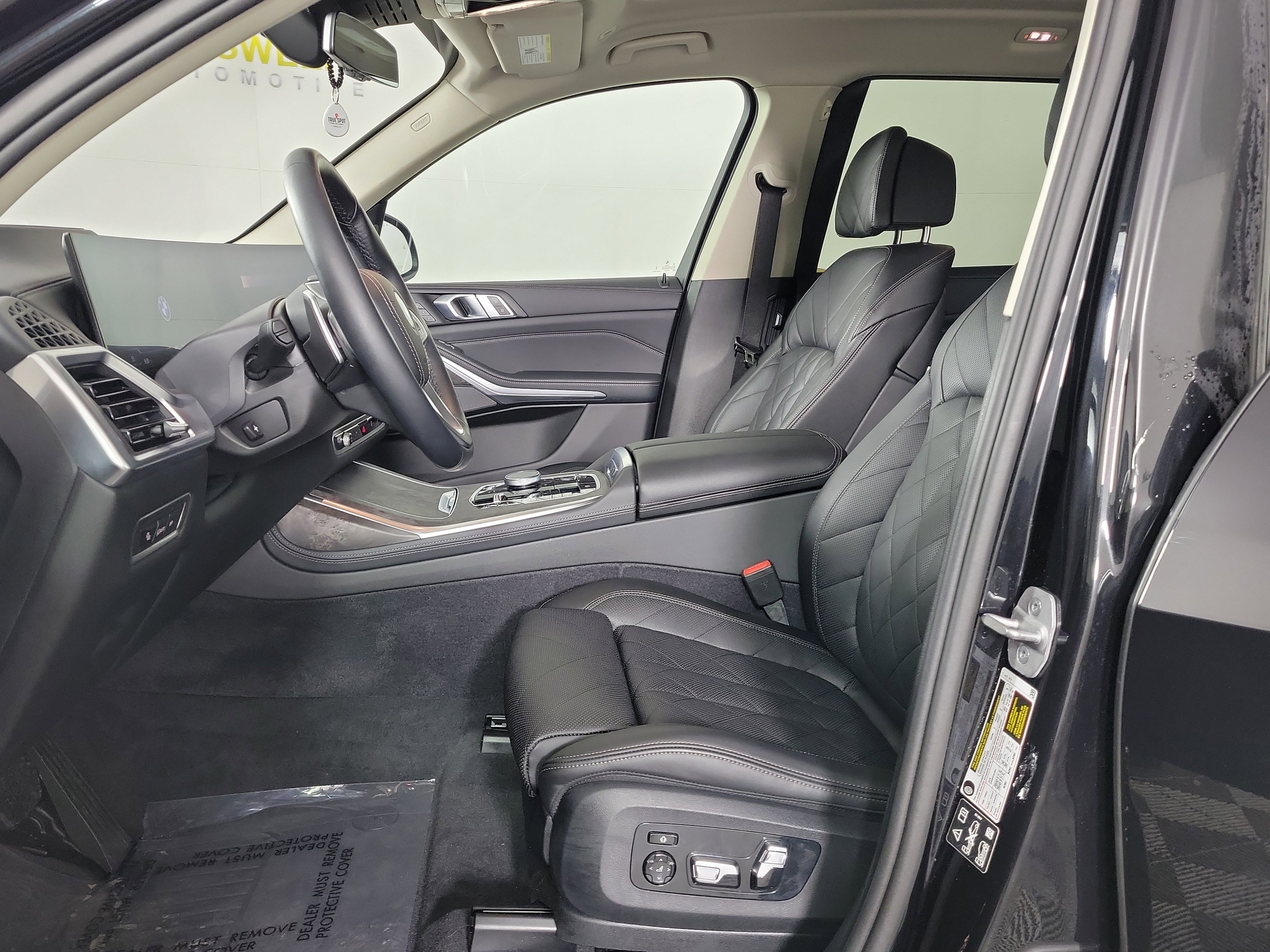 Certified 2024 BMW X7 xDrive40i image 9