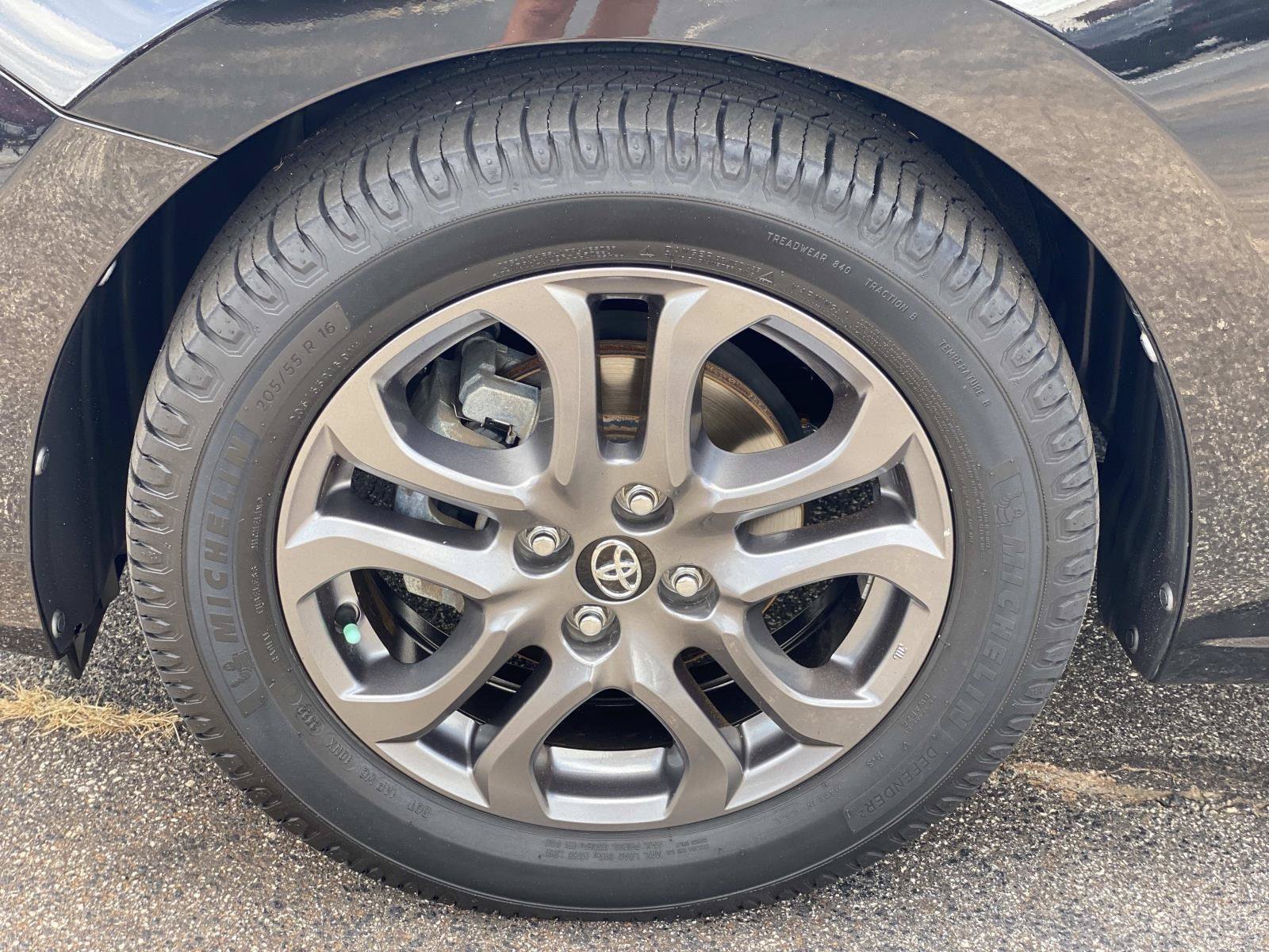 Used 2020 Toyota Yaris LE FWD image 10