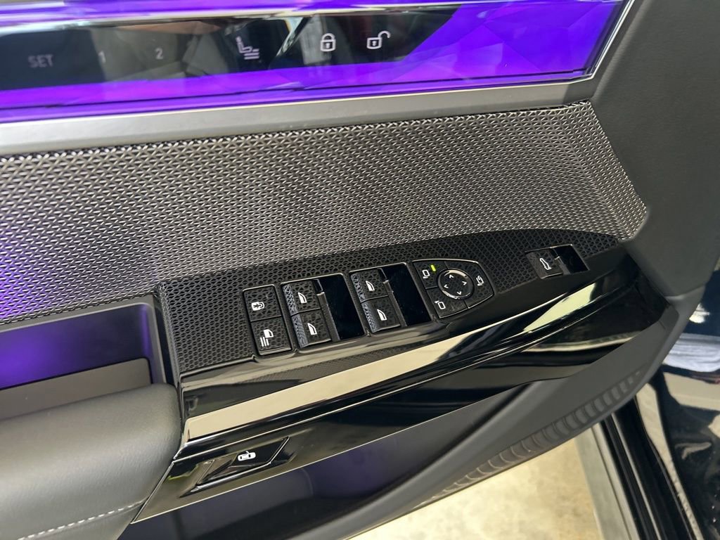 Used 2025 BMW 740i xDrive image 37