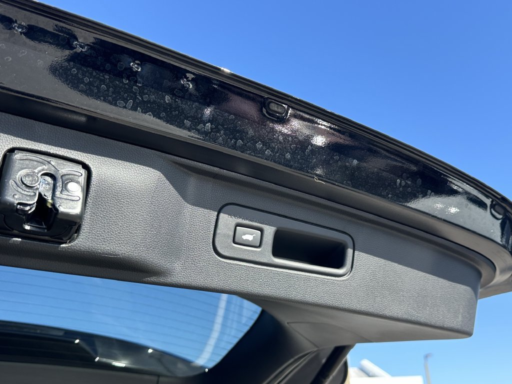 Used 2025 Honda Pilot Touring image 11