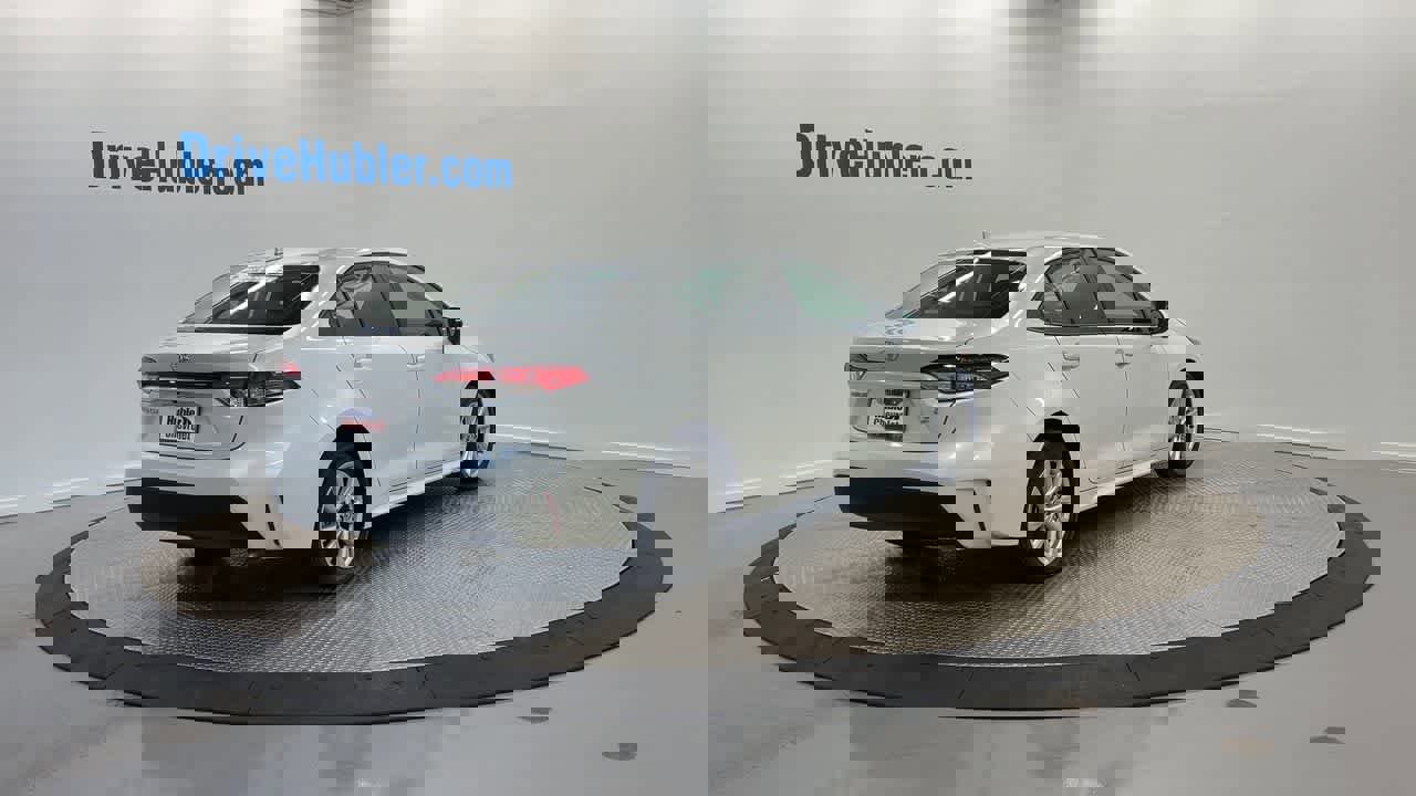 Used 2024 Toyota Corolla LE w/ LE Convenience Package image 2