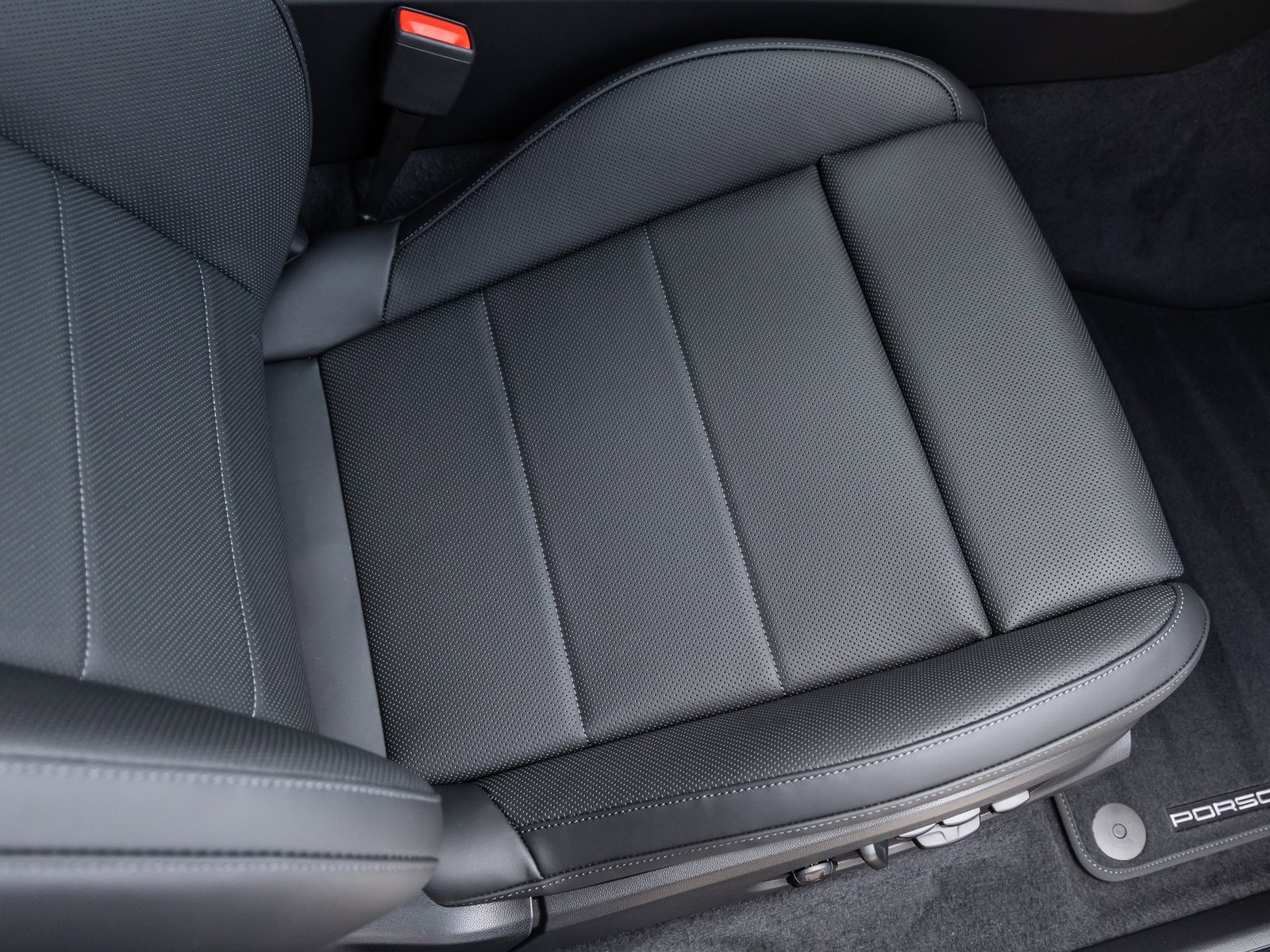 Used 2025 Porsche Macan 4S Electric image 43