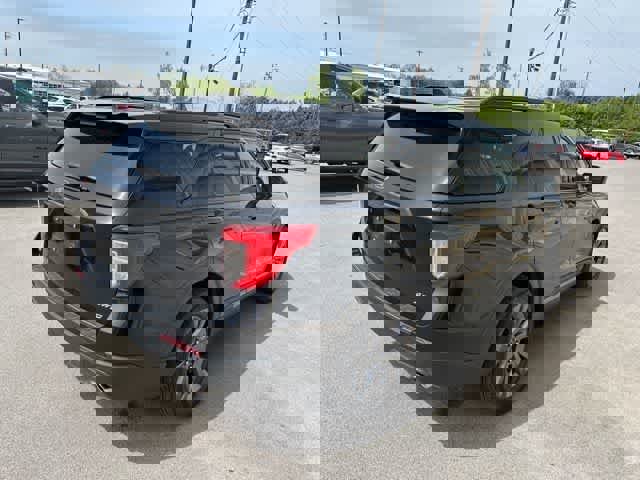 Used 2022 Ford Explorer XLT w/ Equipment Group 202A AWD/4WD image 18