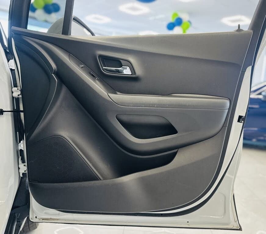 Used 2019 Chevrolet Trax LT w/ LT Convenience Package image 31