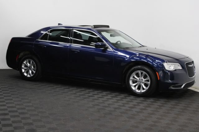 Used 2016 Chrysler 300 Limited RWD image 3