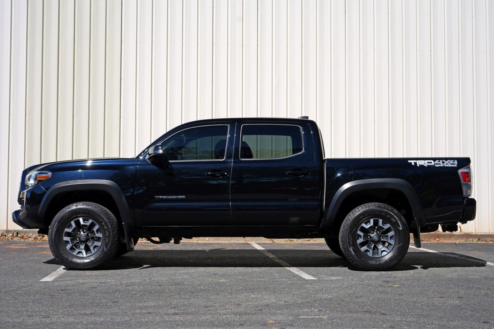 Used 2021 Toyota Tacoma TRD Off-Road w/ Technology Package AWD/4WD image 8