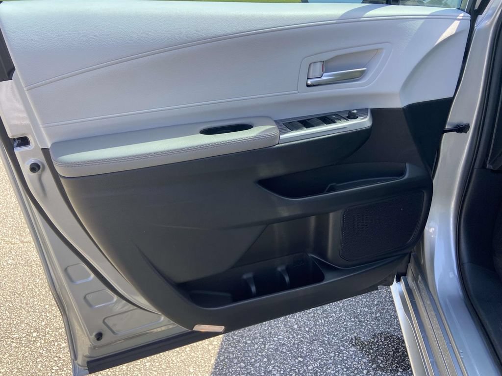 Used 2025 Toyota Sienna XLE w/ XLE Plus Package FWD image 15