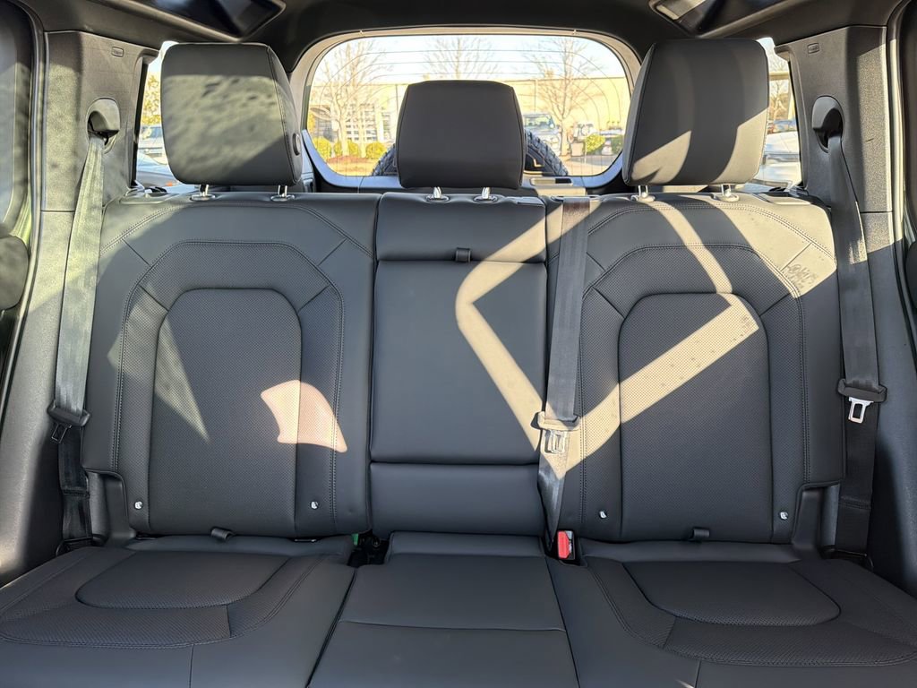 New 2026 Land Rover Defender 110 X-Dynamic SE image 29