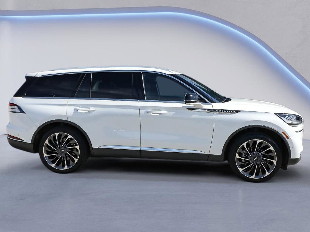 Used 2023 Lincoln Aviator Reserve w/ Equipment Group 201A AWD/4WD image 7