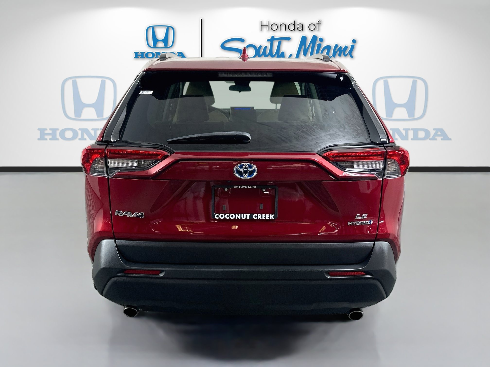 Used 2024 Toyota RAV4 LE AWD/4WD image 4