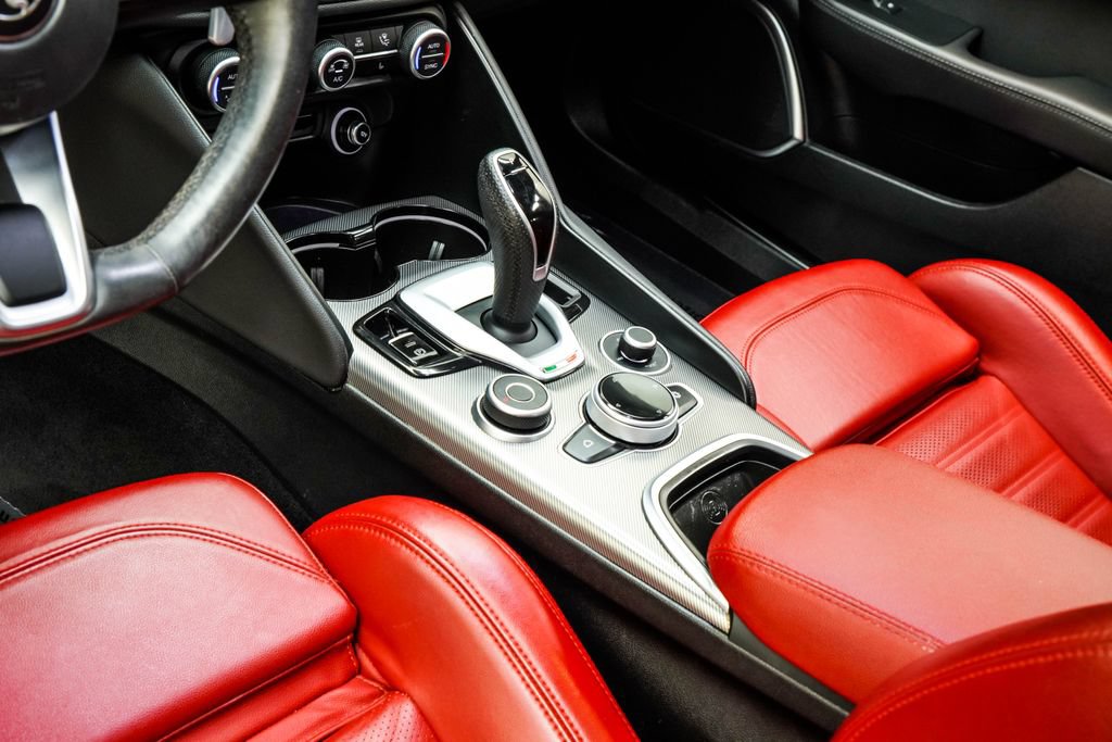 Used 2022 Alfa Romeo Giulia Veloce RWD image 20