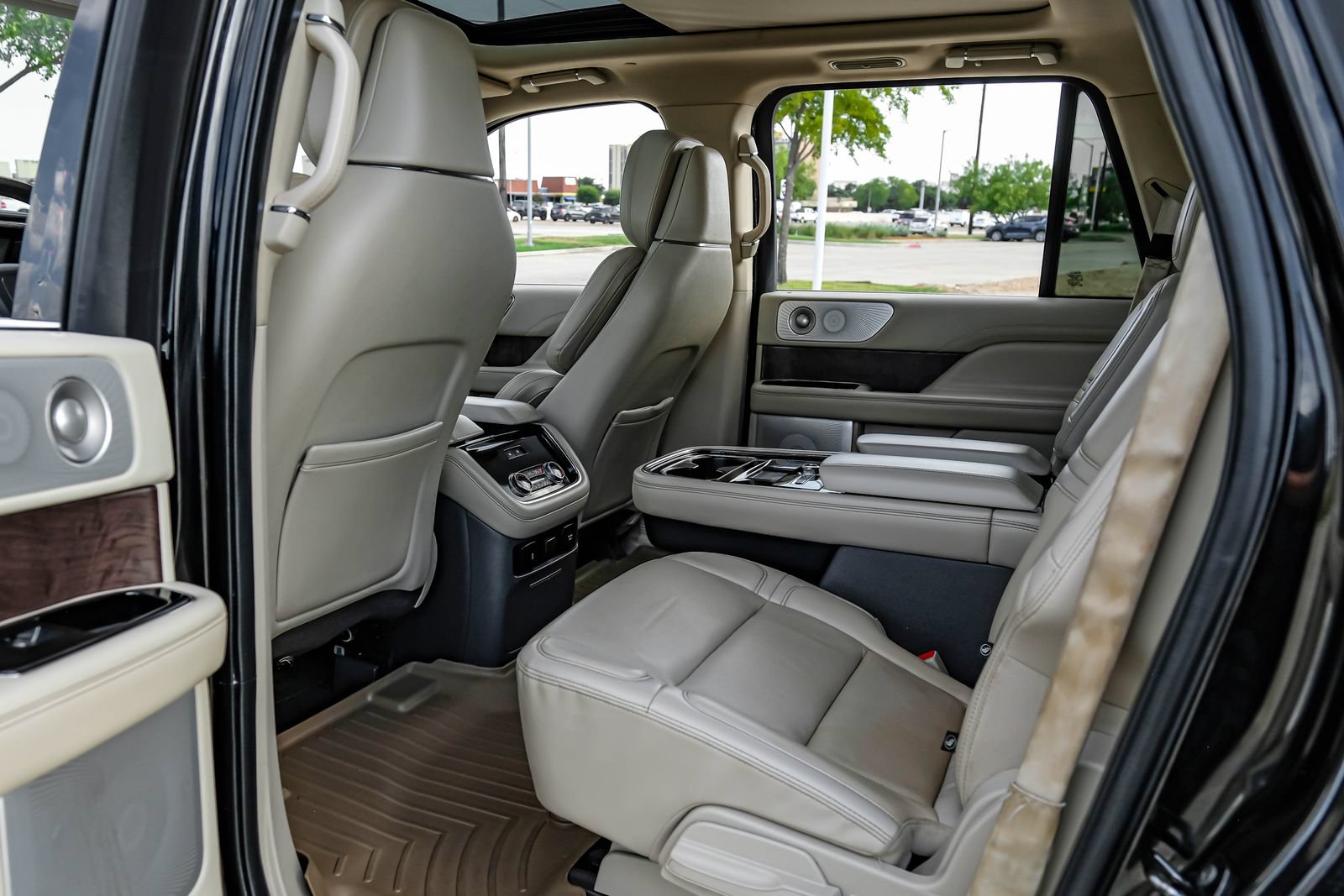 Used 2020 Lincoln Navigator L Reserve w/ Equipment Group 208A Reserve AWD/4WD image 46