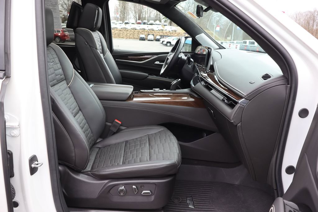 Used 2024 Cadillac Escalade Sport Platinum w/ LPO, ONYX Package image 25
