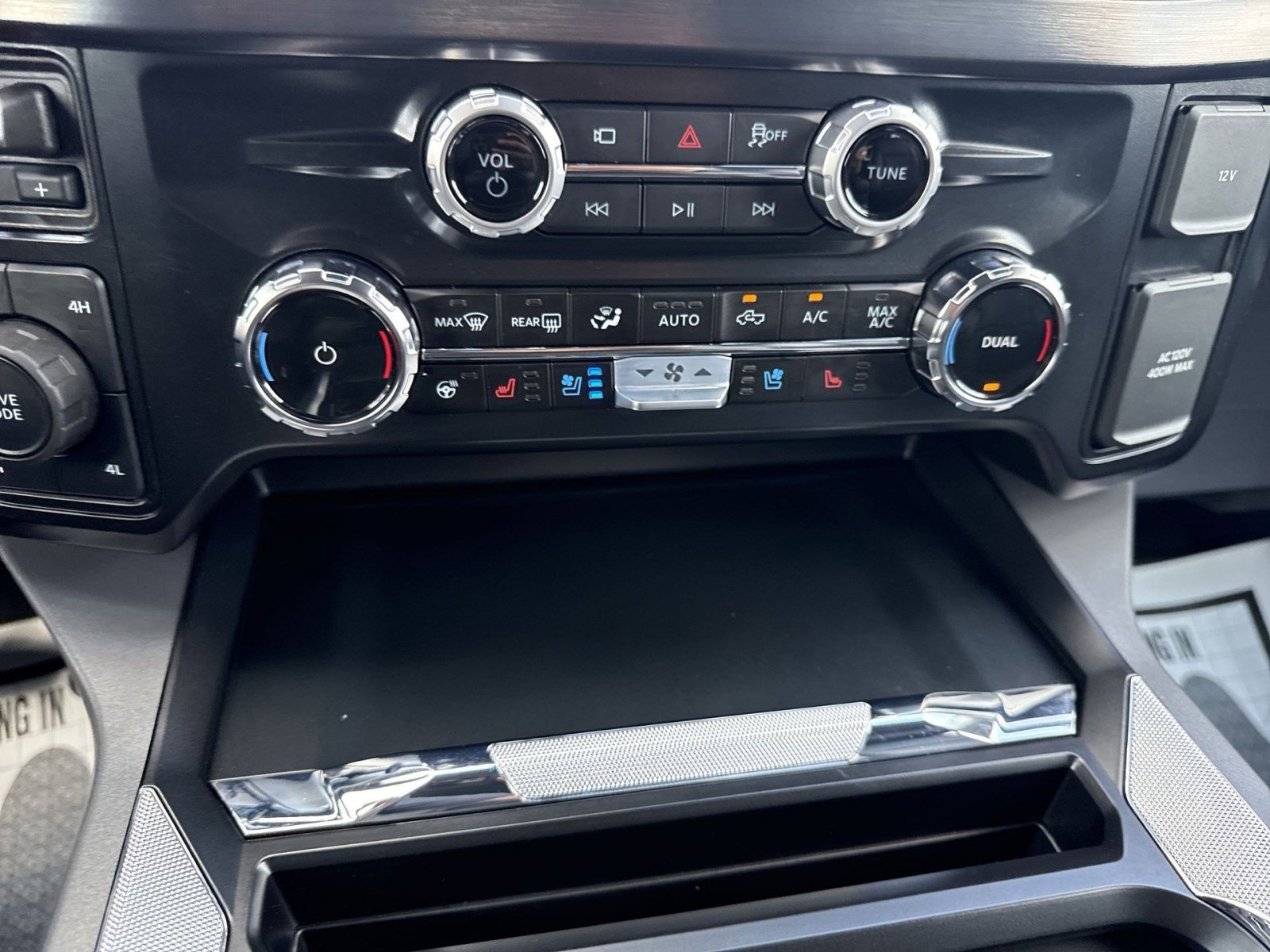 Used 2025 Ford F250 Lariat w/ Chrome Package image 20