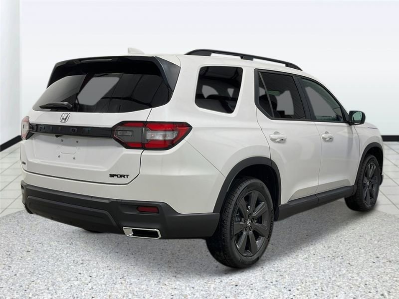 New 2025 Honda Pilot Sport image 3