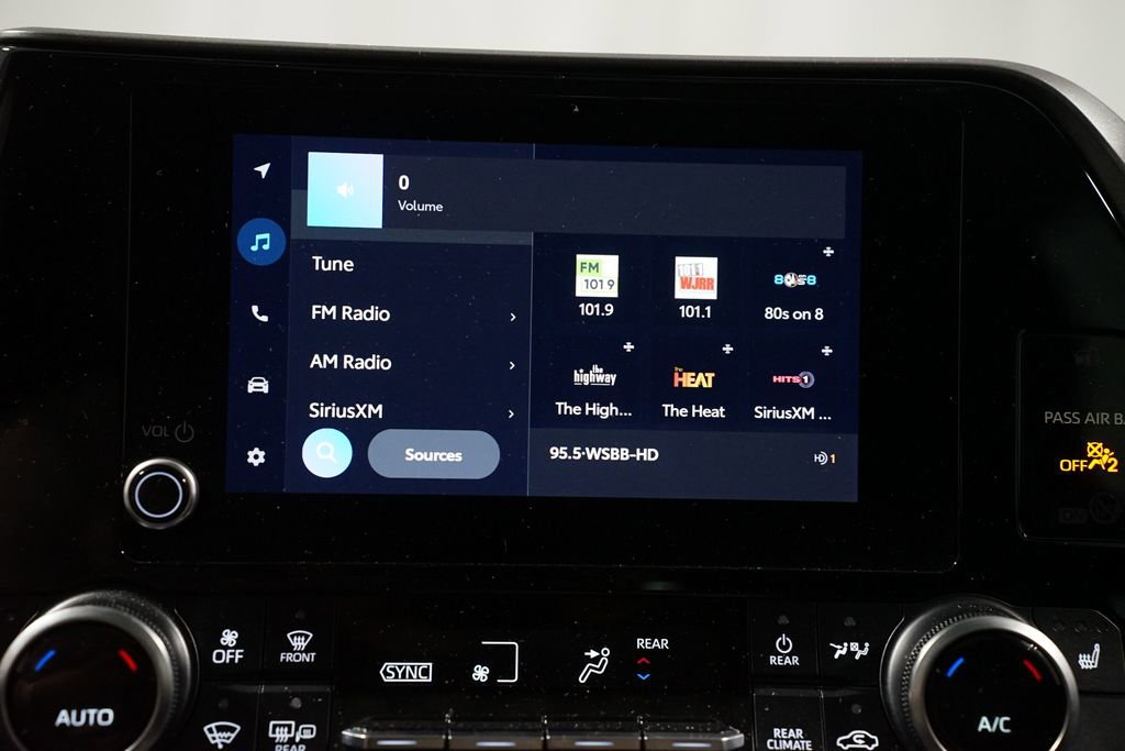 Certified 2024 Toyota Highlander XLE image 18