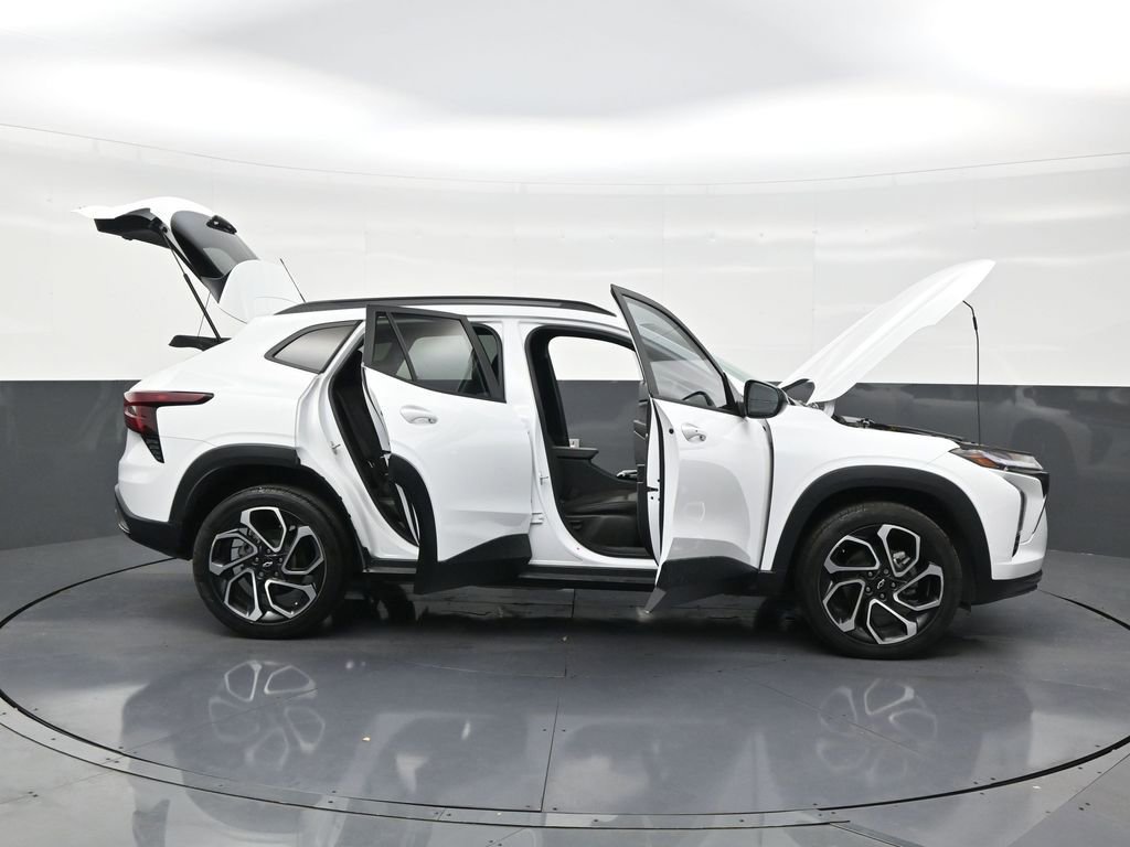 Used 2024 Chevrolet Trax RS image 29