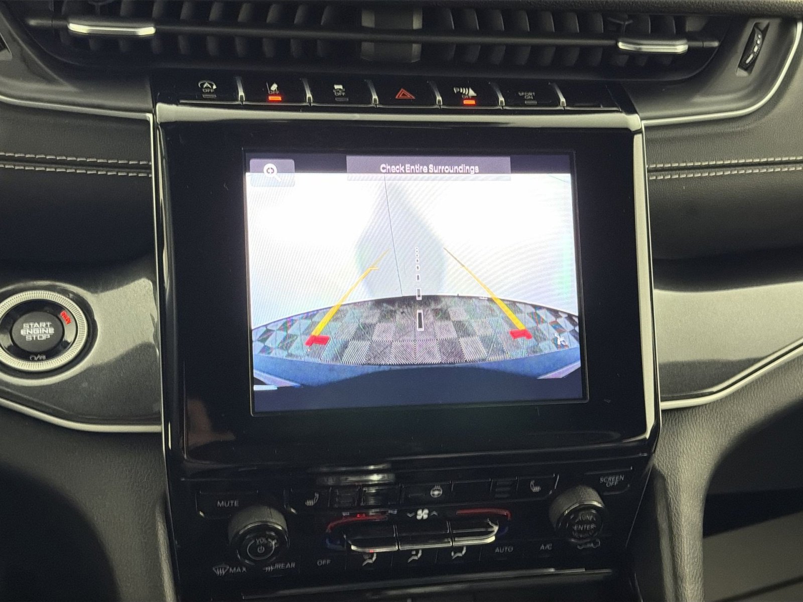 Used 2022 Jeep Grand Cherokee L Laredo image 19