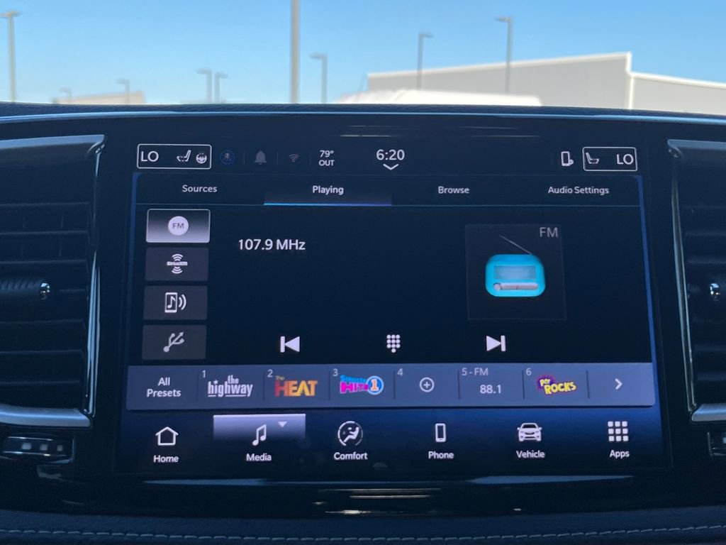 New 2026 Chrysler Pacifica Select image 8