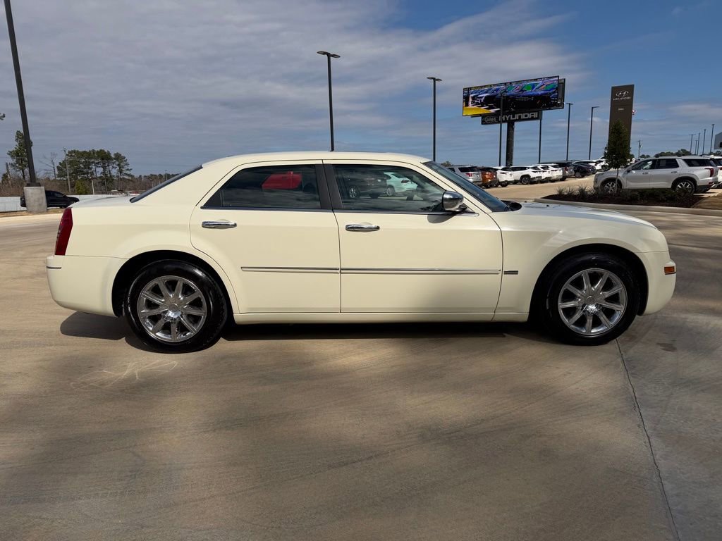Used 2010 Chrysler 300 Touring image 6