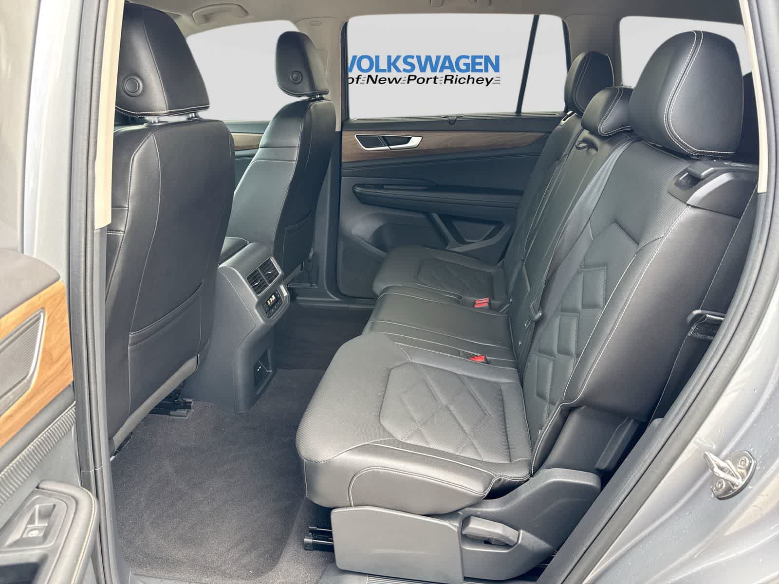 Used 2024 Volkswagen Atlas SE FWD image 26