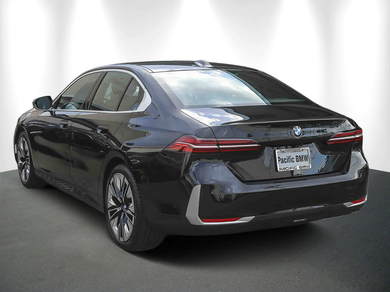 Certified 2025 BMW 530i image 4