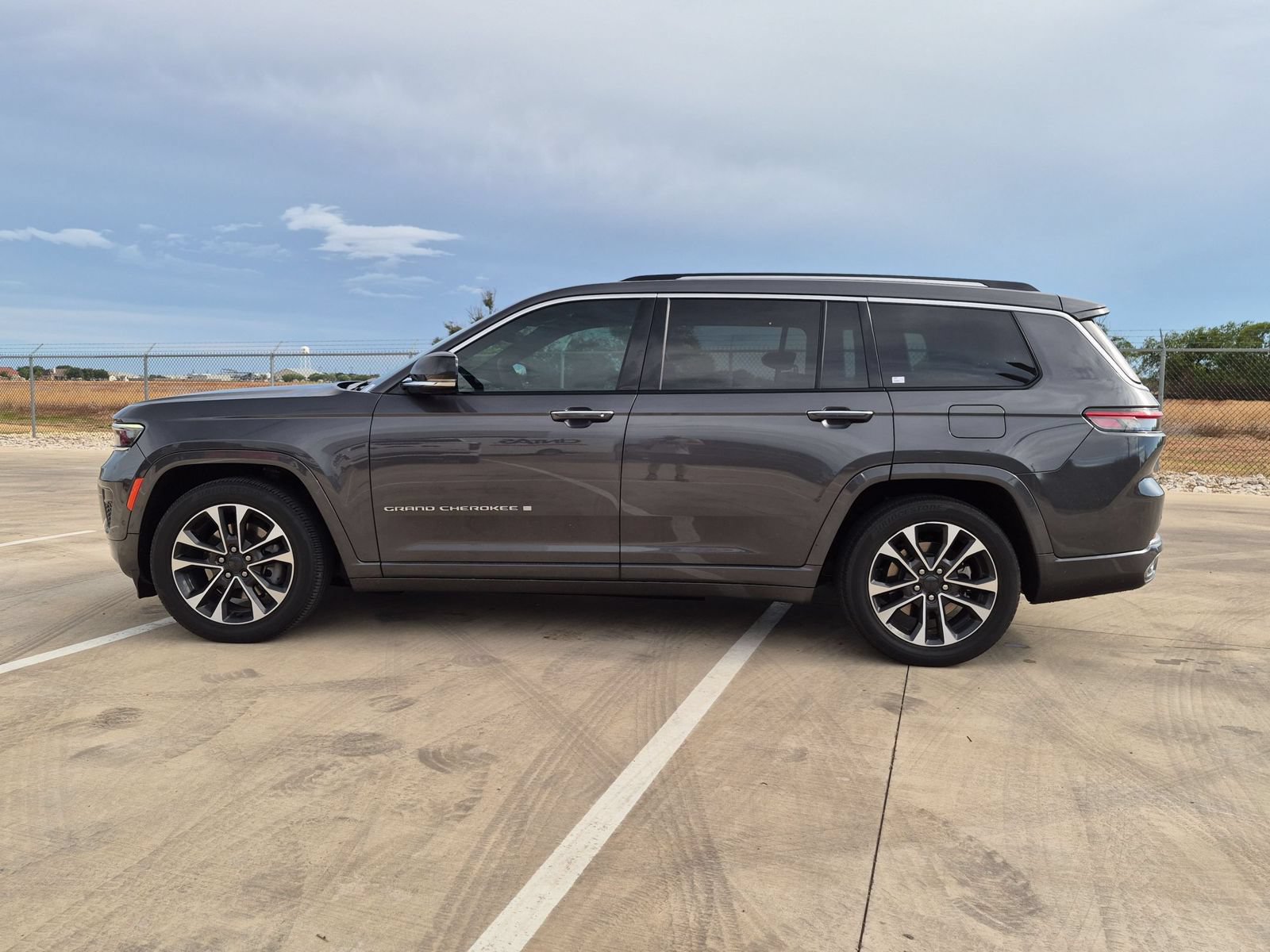 Used 2023 Jeep Grand Cherokee L Overland AWD/4WD image 6