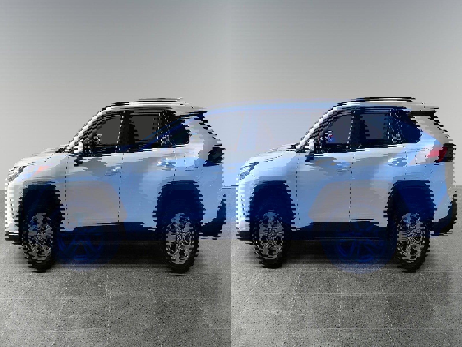 Used 2023 Toyota RAV4 XLE image 2