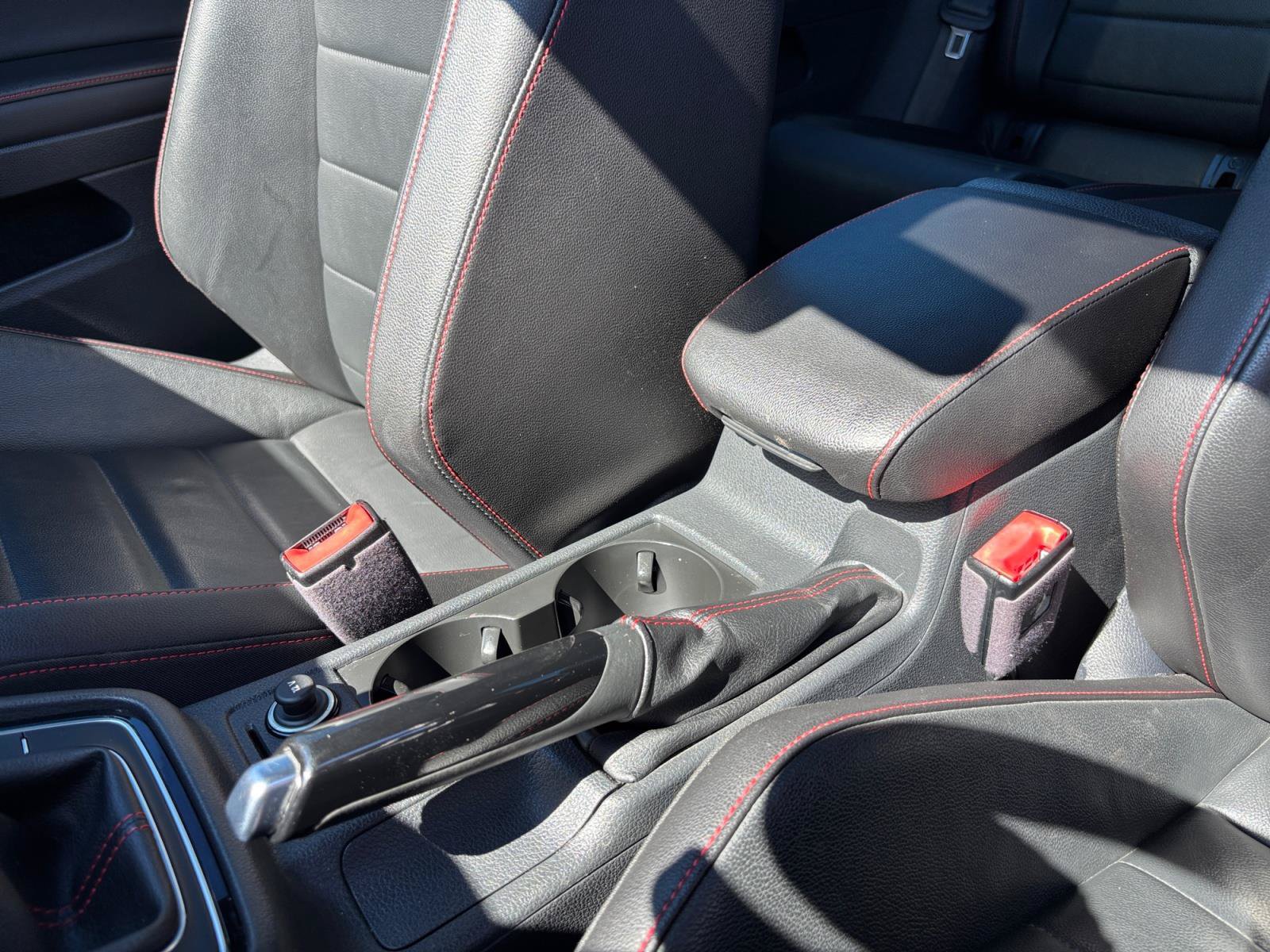 Used 2018 Volkswagen GTI SE w/ SE Leather Package FWD image 33