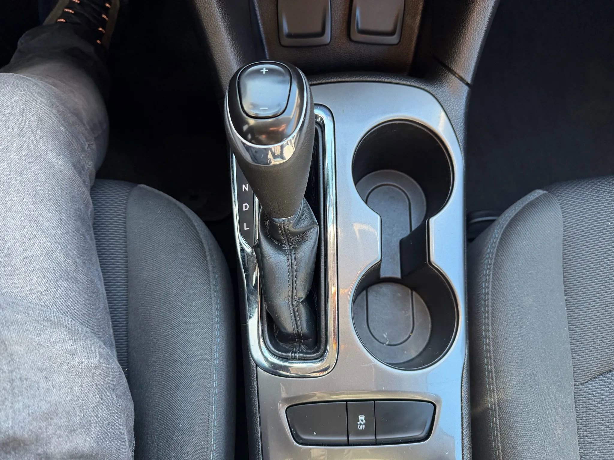 Used 2017 Chevrolet Cruze LT w/ Convenience Package image 20