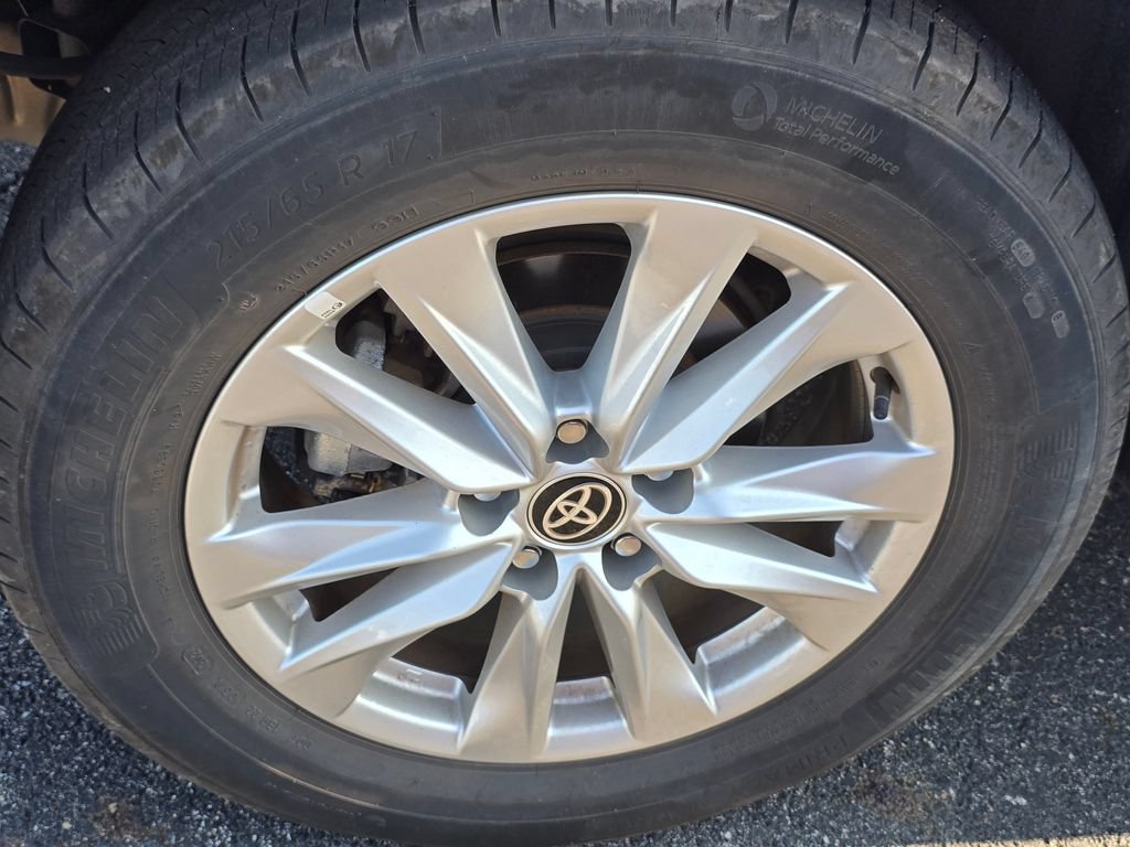 Used 2024 Toyota Corolla Cross LE AWD/4WD image 10