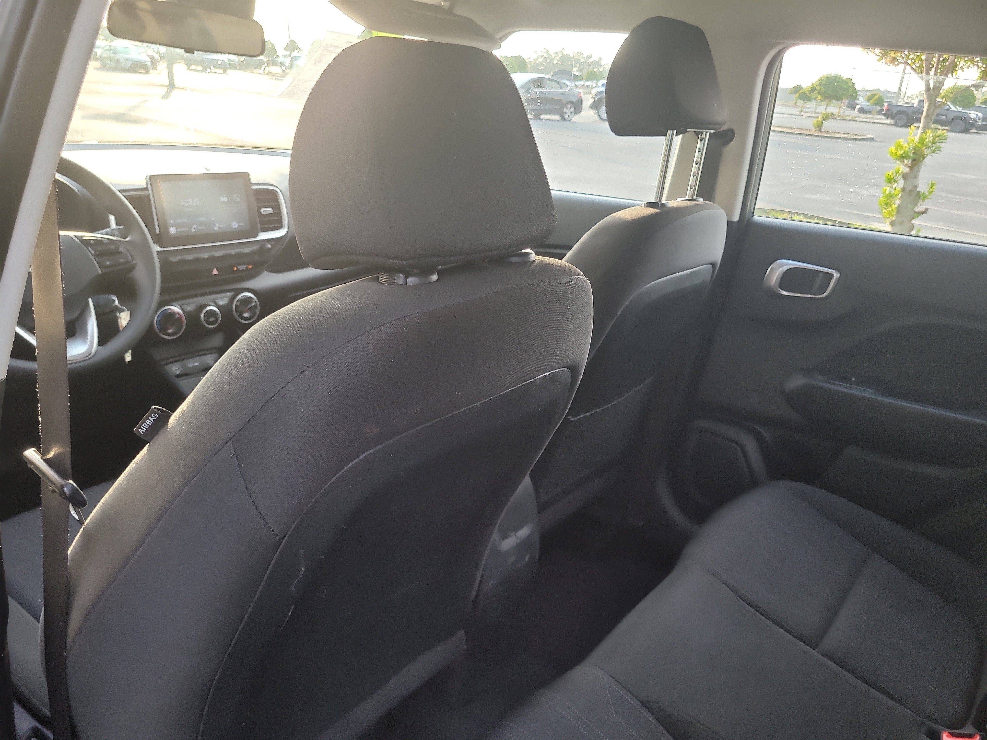Used 2025 Hyundai Venue SE FWD image 13