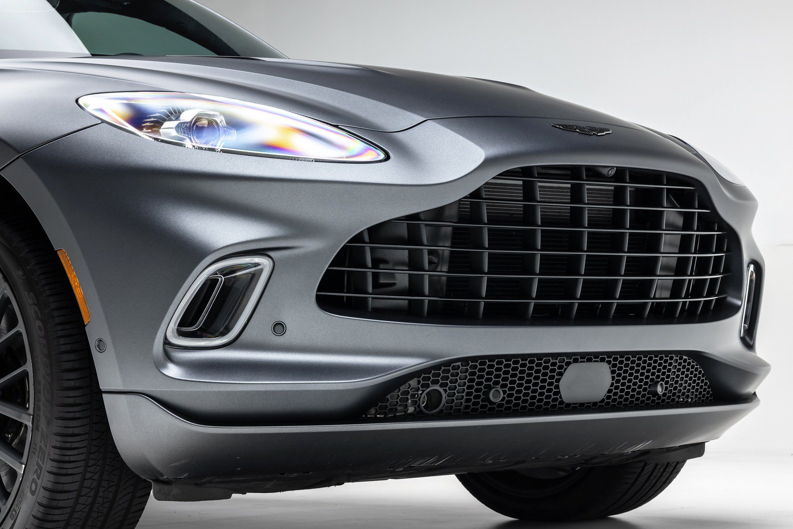 Used 2022 Aston Martin DBX AWD/4WD image 17