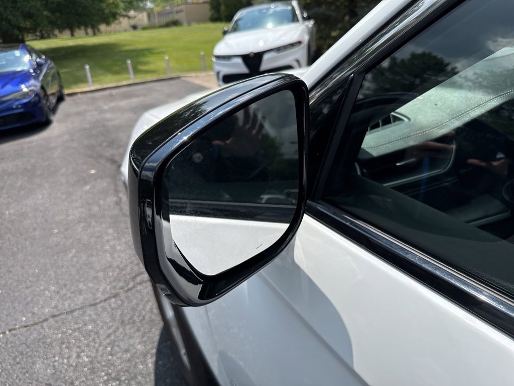 Used 2023 Jeep Grand Cherokee Limited image 16