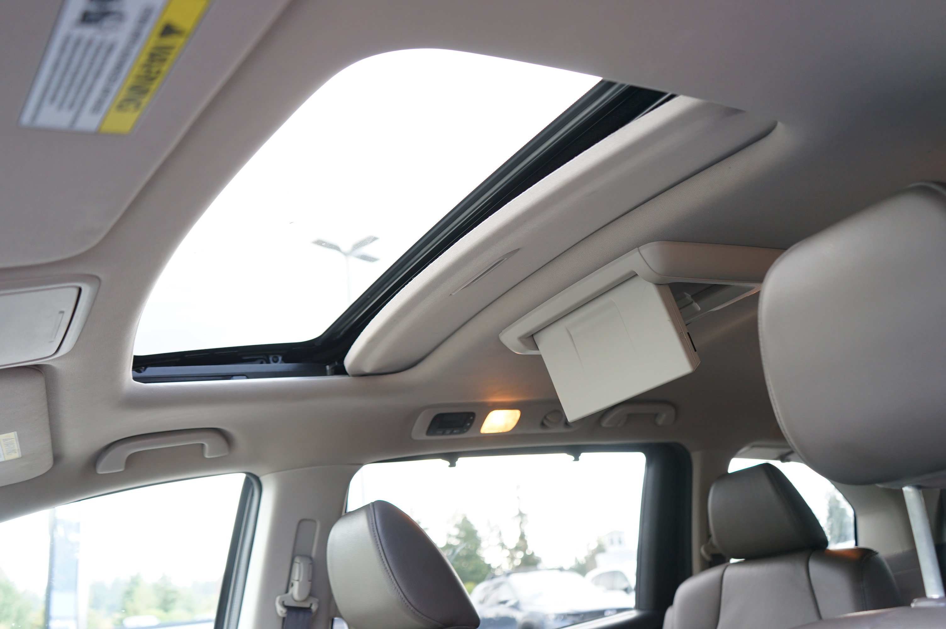 Used 2015 Honda Odyssey Touring Elite image 9