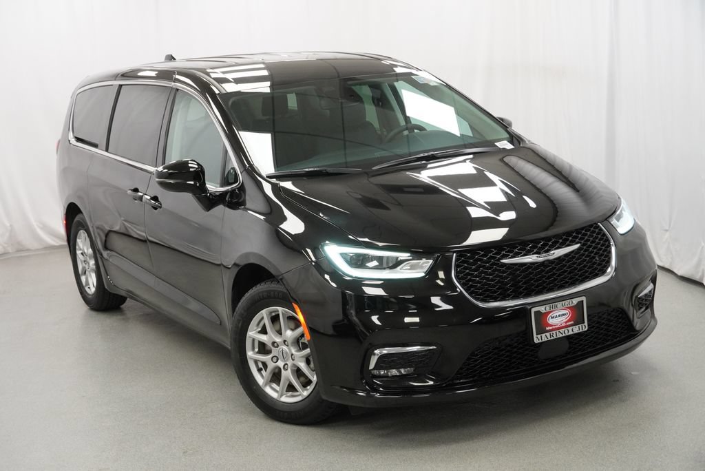 Certified 2024 Chrysler Pacifica Touring-L FWD image 10