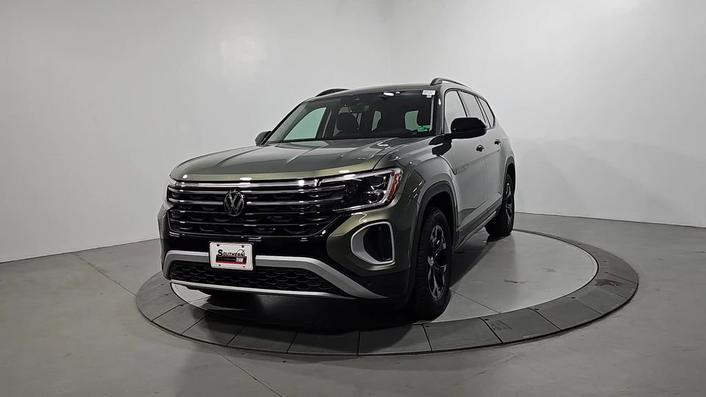 New 2026 Volkswagen Atlas Peak Edition image 2