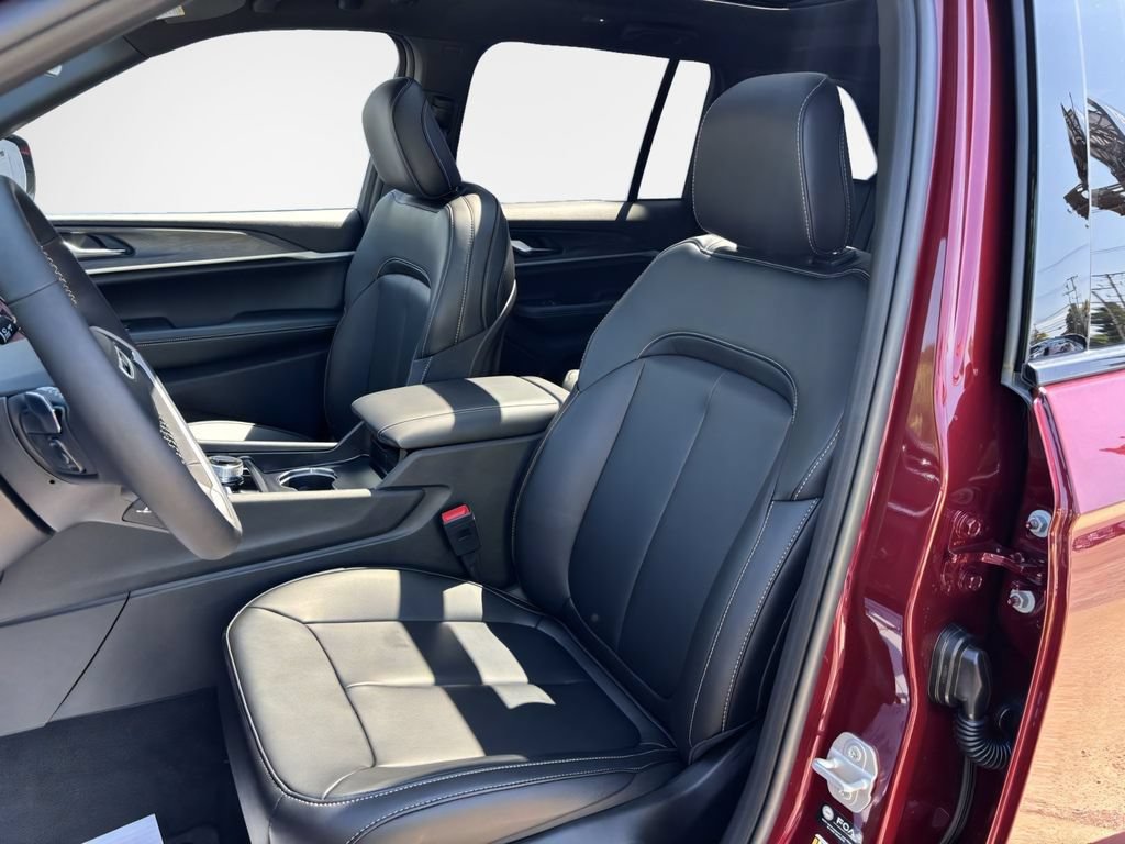 New 2025 Jeep Grand Cherokee Limited w/ Black Appearance Package AWD/4WD image 35
