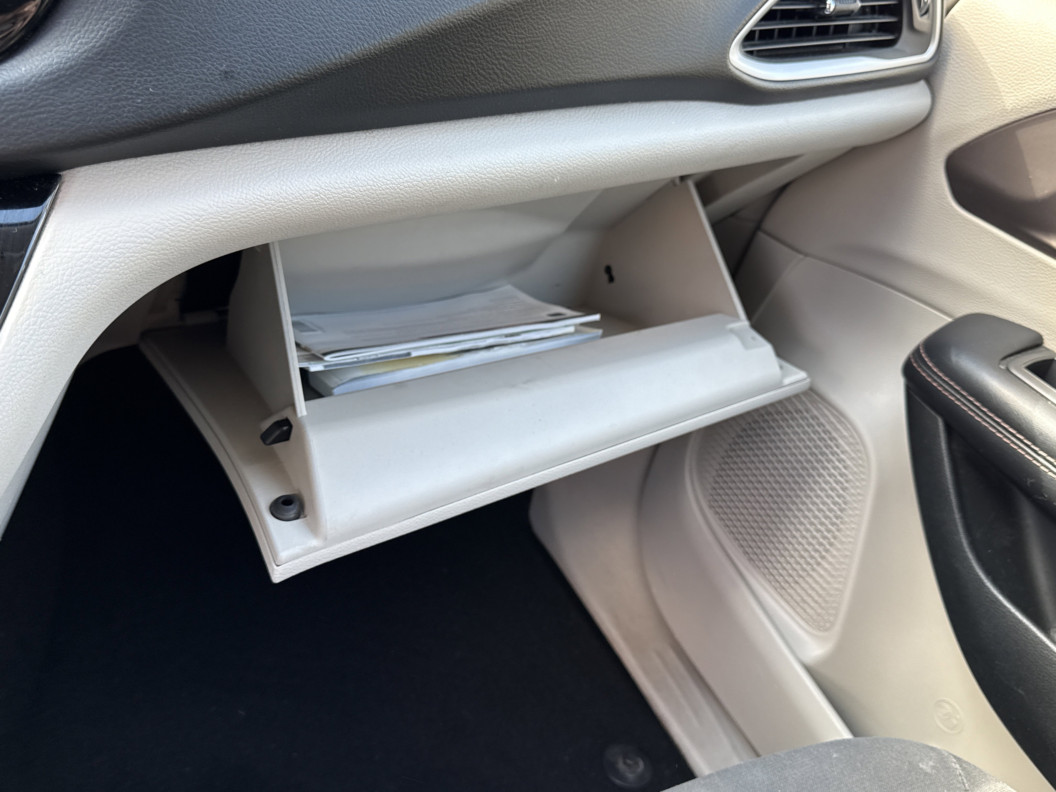 Used 2018 Chrysler Pacifica Touring Plus w/ Tire & Wheel Group image 19