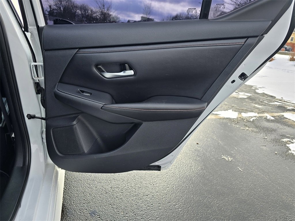 Used 2023 Nissan Sentra SR w/ SR Premium Package image 30