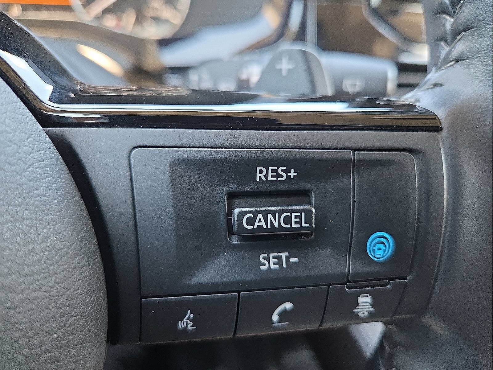 Used 2025 Nissan Pathfinder SL AWD/4WD image 18
