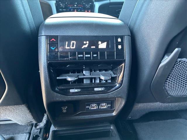 Used 2024 Jeep Grand Cherokee L Altitude AWD/4WD image 18