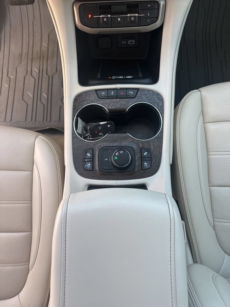 Used 2022 GMC Acadia Denali FWD image 37