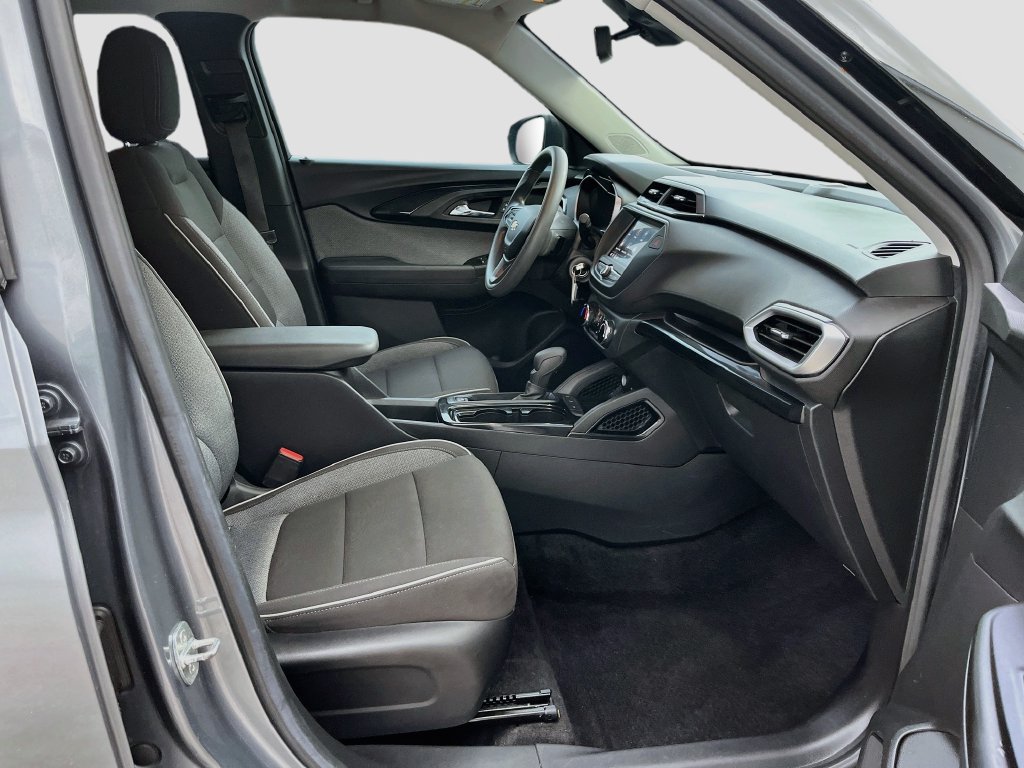 Used 2021 Chevrolet TrailBlazer LS w/ LPO, Blackout Package FWD image 25
