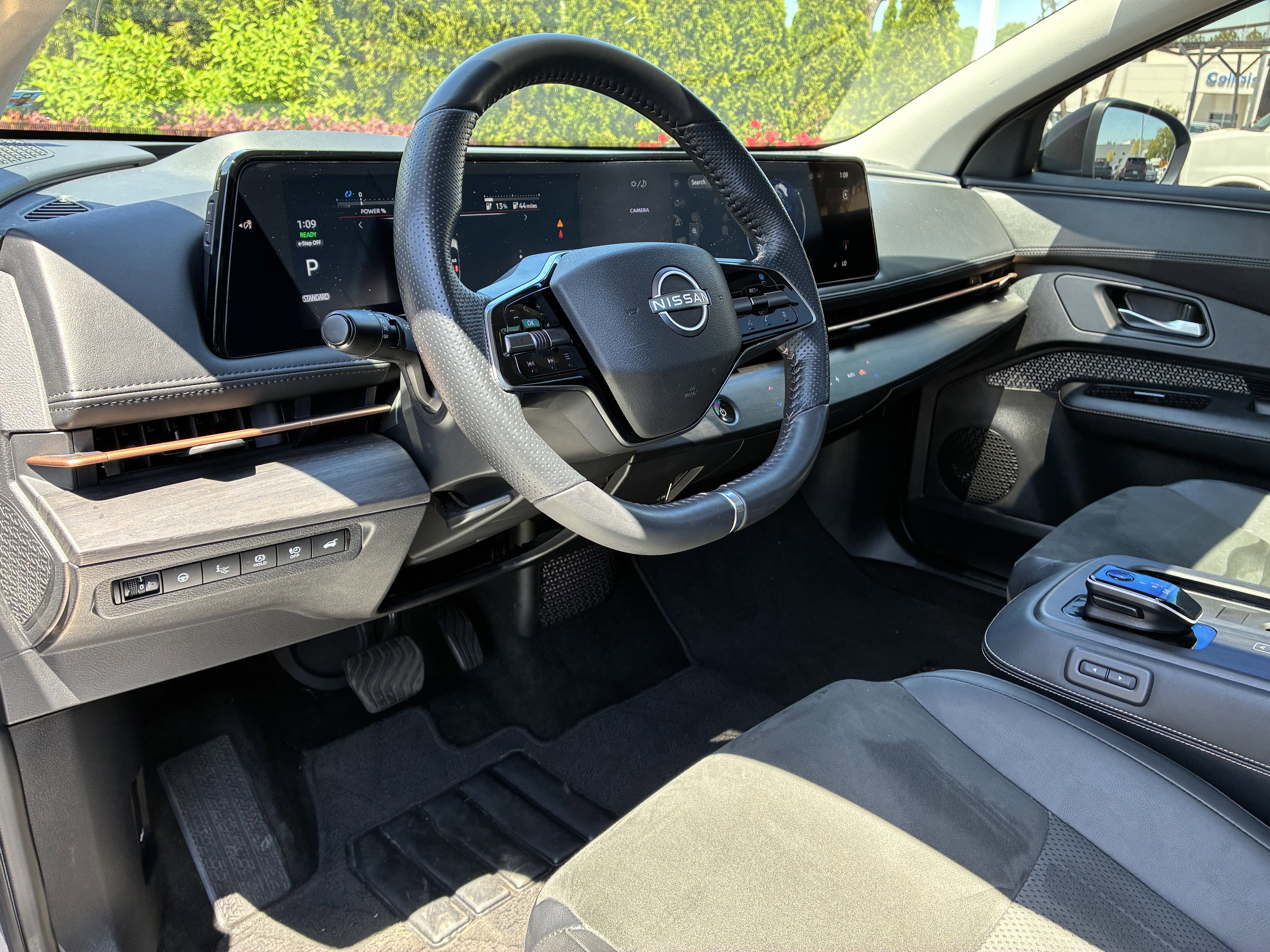 Used 2024 Nissan Ariya AWD image 23