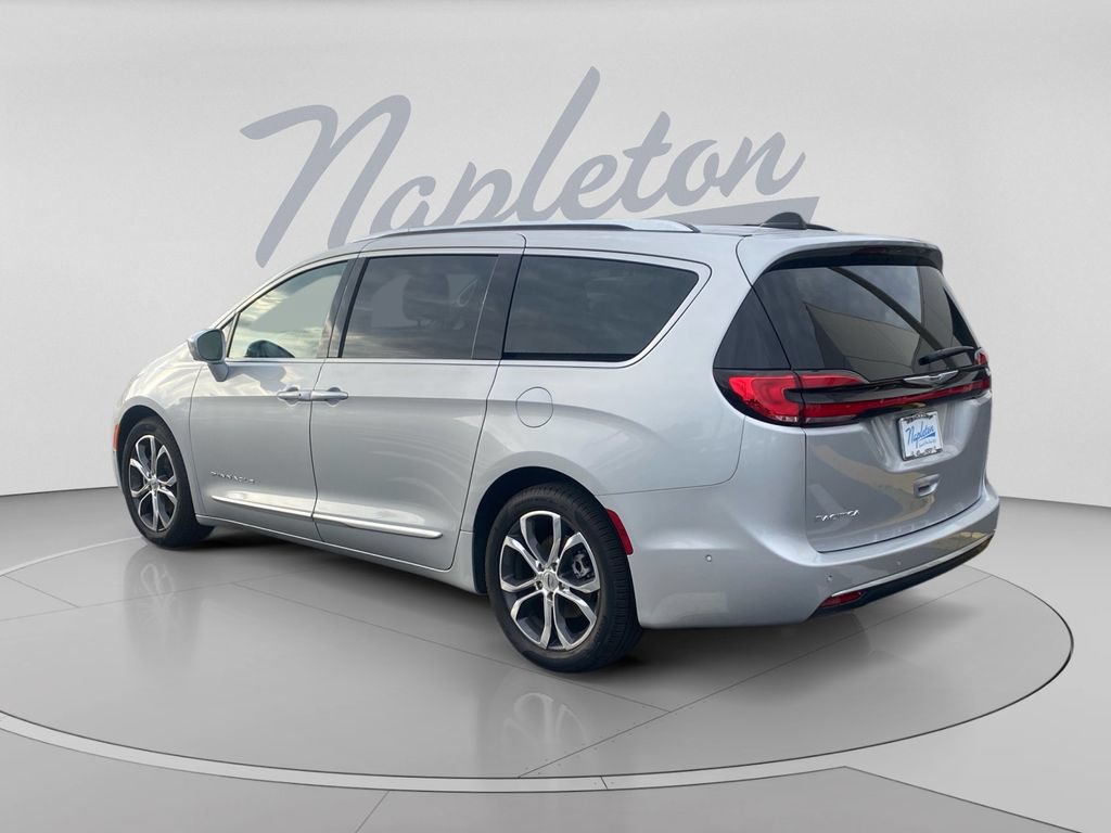 Used 2024 Chrysler Pacifica Pinnacle FWD image 6