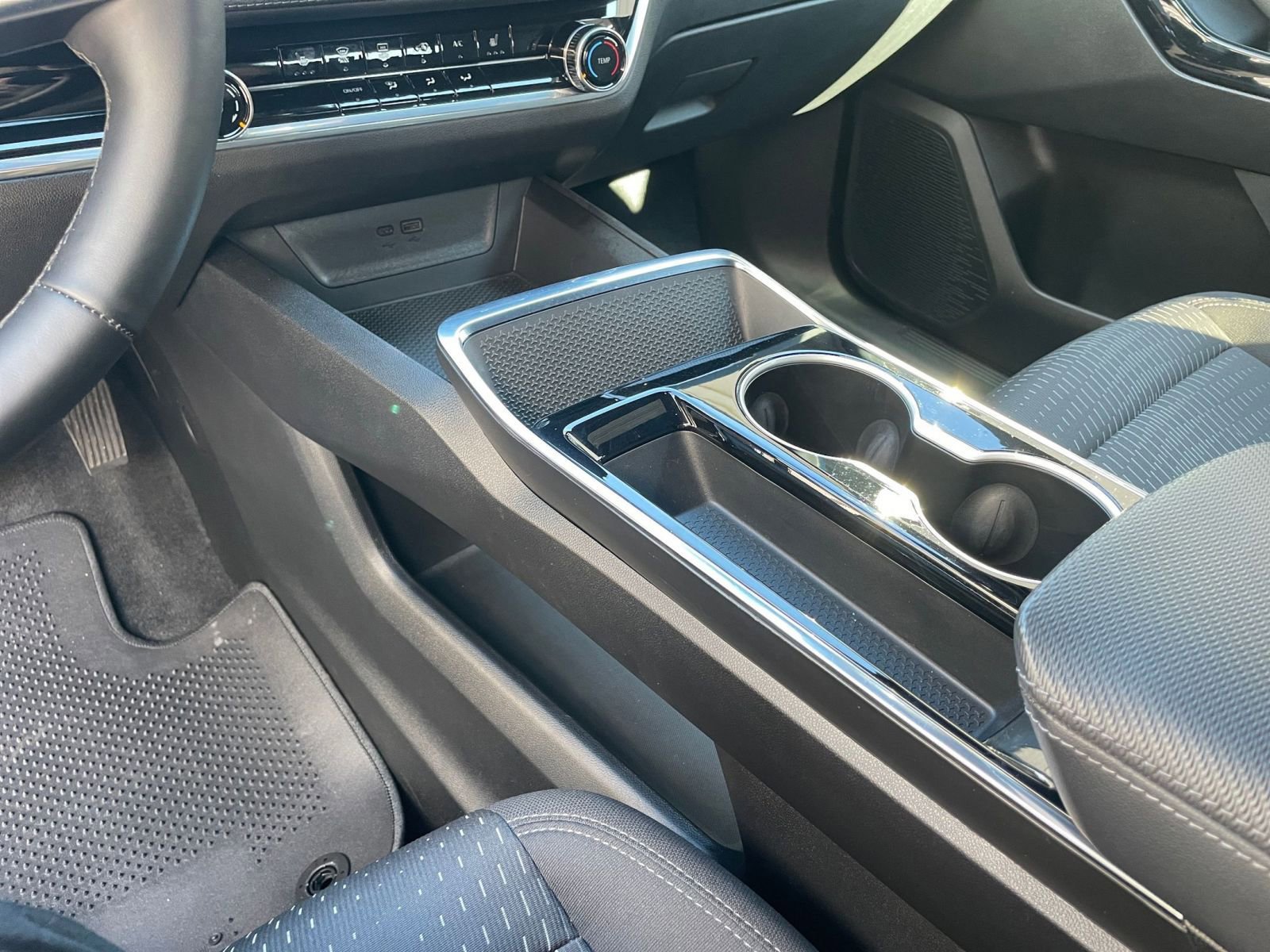 Used 2025 Chevrolet Equinox LT image 40